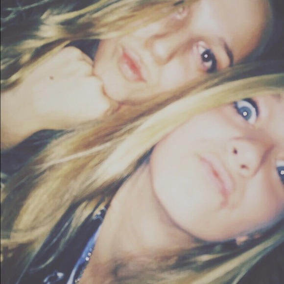 Profile Picture of Ezri Beckmann (@ezbeck) on Poshmark