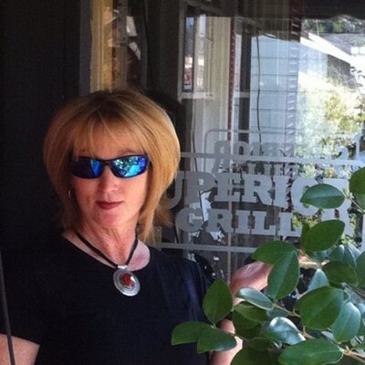 Profile Picture of Cindy Millard (@cindyloomillard) on Twitter