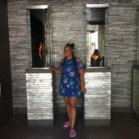 Profile Picture of Yolanda English (@goldie911) on Poshmark