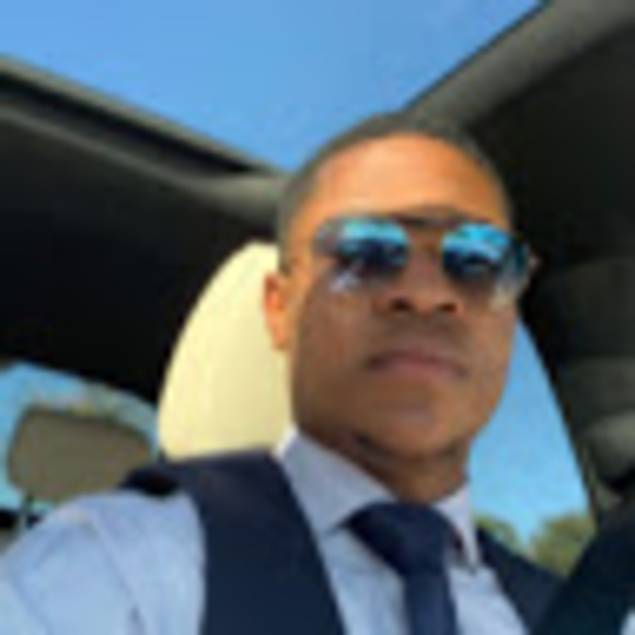 Profile Picture of Steve Francois (@stevefrancois) on Poshmark