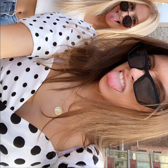 Profile Picture of Anna Venetianer (@annab1330) on Poshmark
