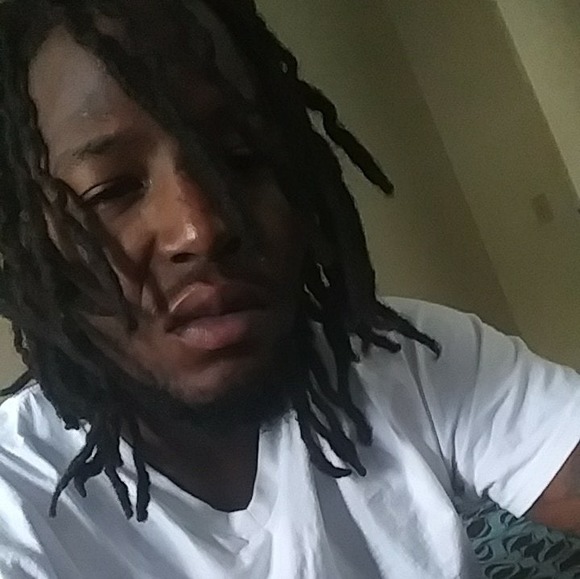 Profile Picture of Tommy Grant (@tommygrant) on Poshmark