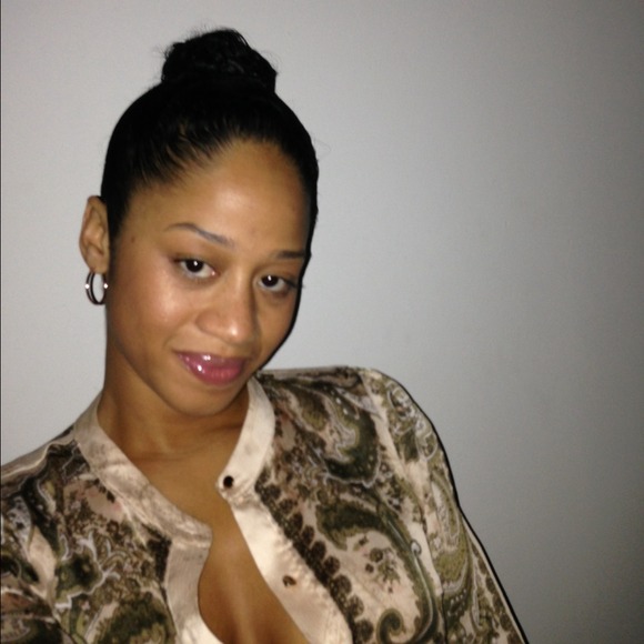 Profile Picture of Nicki Herndon (@missherndon) on Poshmark
