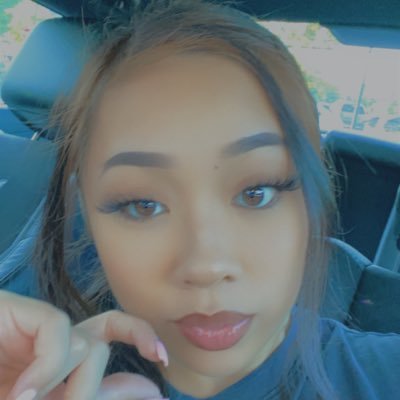 Profile Picture of 𝐌𝐒. 𝐇𝐎𝐋𝐋𝐘𝐖𝐎𝐎𝐃 (@_hollydo) on Twitter