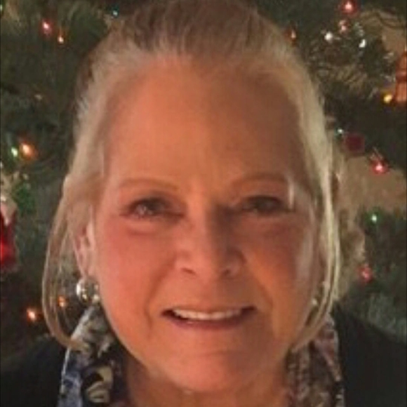 Laurie Holmquest - Poshmark Profile Picture of Laurie Holmquest (@lrh4539) on Poshmark