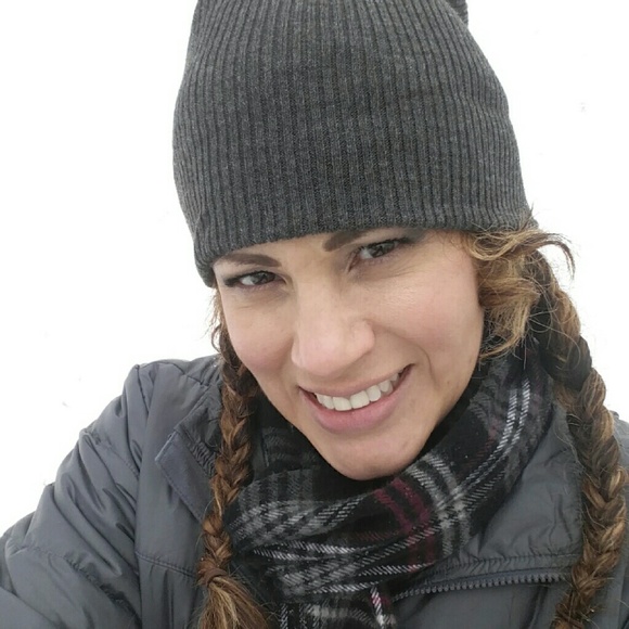 Profile Picture of Terry Aispuro (@teaais) on Poshmark