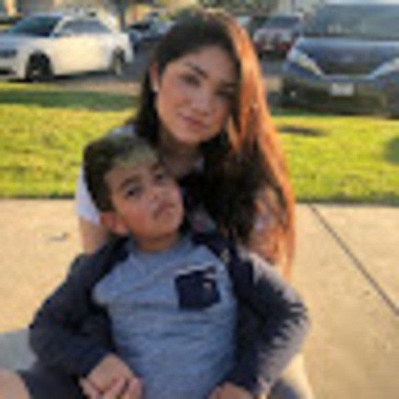 Profile Picture of Cristianah Comaduran (@cristianahc) on Poshmark
