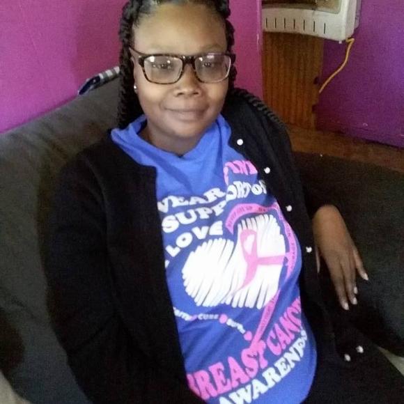 Profile Picture of Lorine Traylor (@lorinetraylor) on Poshmark