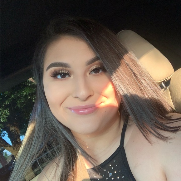 Profile Picture of Jocelyn Avila (@jocey_avila) on Poshmark