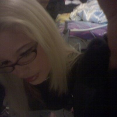 Profile Picture of Miranda Mullen (@emmybear19) on Twitter