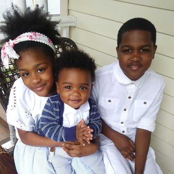 Profile Picture of Claudia Rateau (@brownbeauty1585) on Poshmark