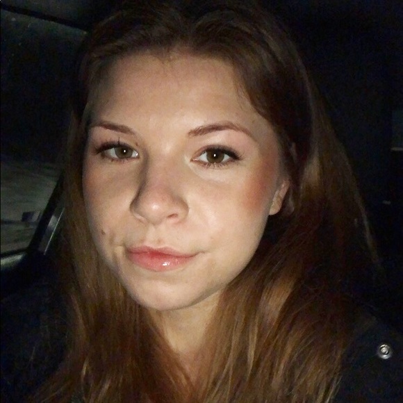 Profile Picture of Christina Laskey (@claskey27) on Poshmark