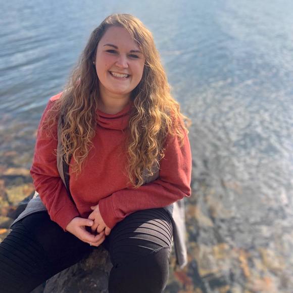 Profile Picture of Rebecca Lauver (@rebeccalauver) on Poshmark