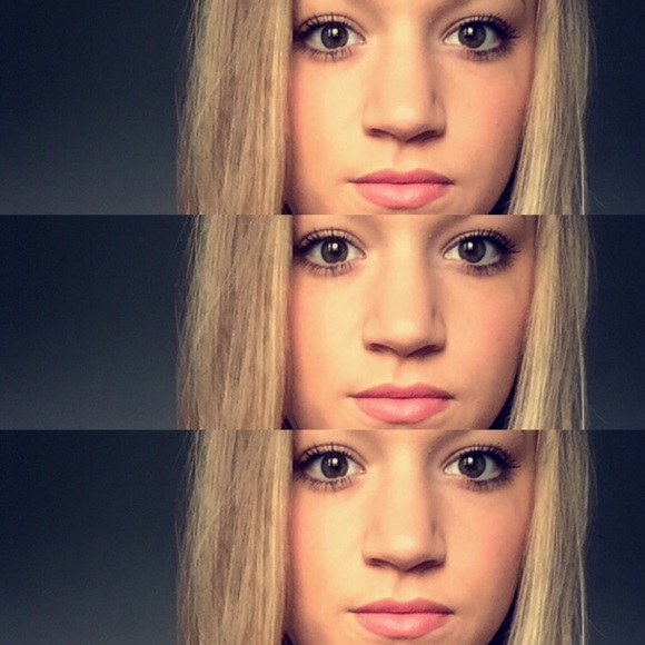 Profile Picture of Lauren Coder (@ilylaurenmarie) on Poshmark