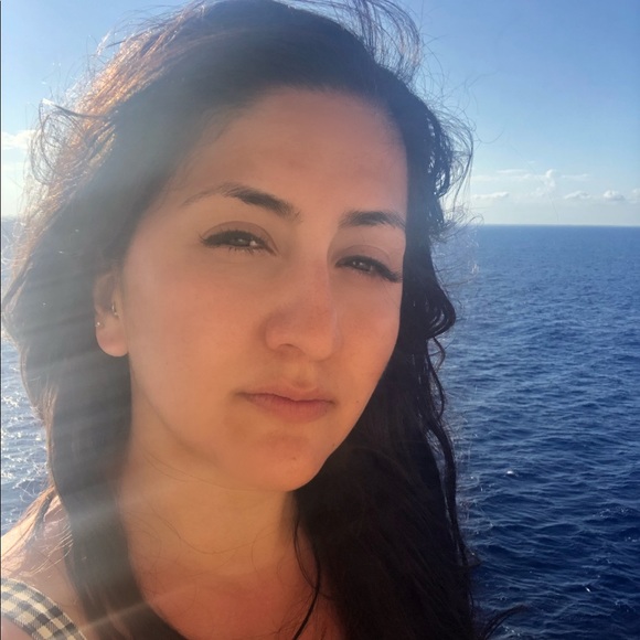 Lena Migala - Poshmark Profile Picture of Lena Migala (@lenam629) on Poshmark