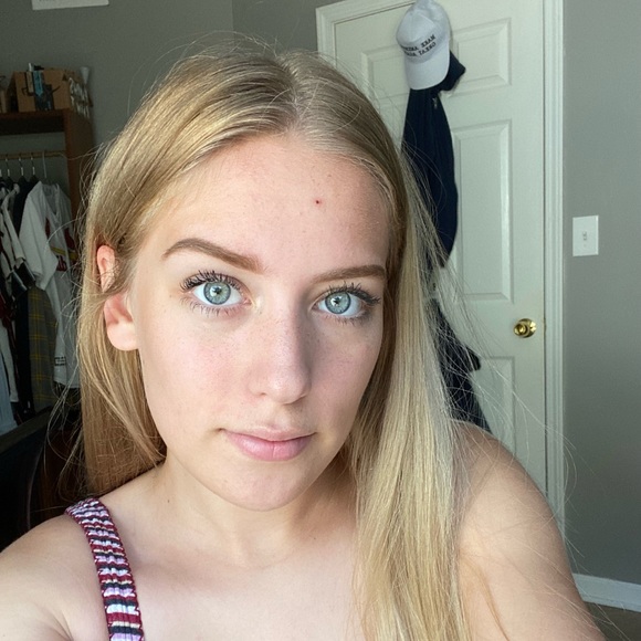 Profile Picture of Faith Theodoracopoulos (@faithmarie143) on Poshmark