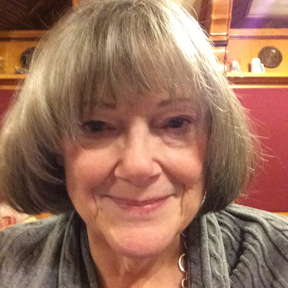 Profile Picture of Helen Larsen (@helen_larsen) on Poshmark