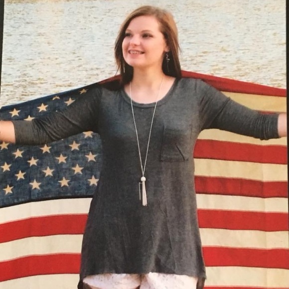 Profile Picture of Andrea Daniel (@andreadaniel409) on Poshmark