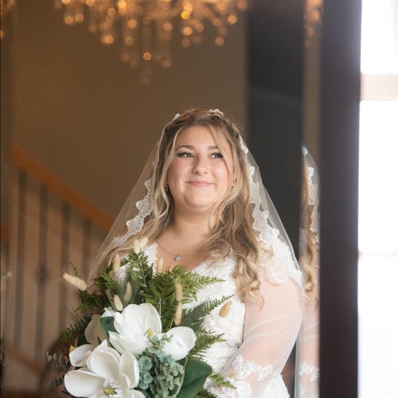 Profile Picture of Amanda Hankin (@amanda101094) on Poshmark