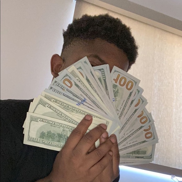 Profile Picture of Christopher Crump (@beikoo611) on Poshmark