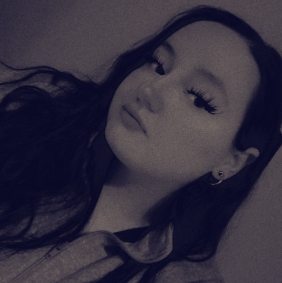 Profile Picture of Ashley Henry (@prattashley51) on Poshmark