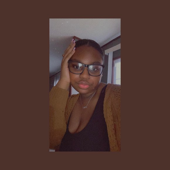 Profile Picture of Erica Brumfield (@ricalovesmb) on Poshmark