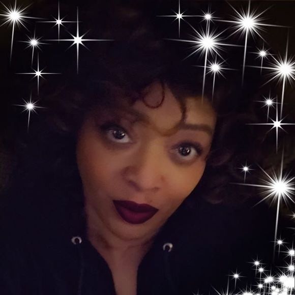Profile Picture of Deborah Dupree (@msdrbnks) on Poshmark