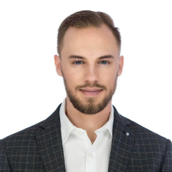Profile Picture of Mitchell Brown (@mitchellbrow381) on Poshmark