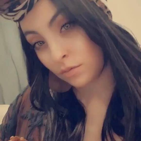 Profile Picture of Alexis Schoger (@jones_queen) on Poshmark