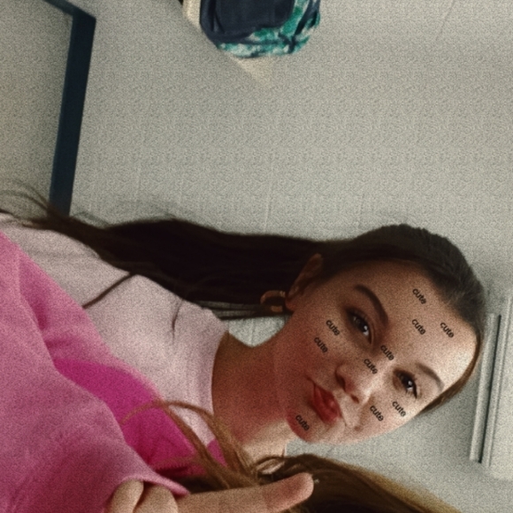 Profile Picture of Vallilkait Rachwitz (@lilly739) on Poshmark