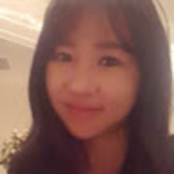 Profile Picture of Iris Kim (@elahfeh) on Poshmark