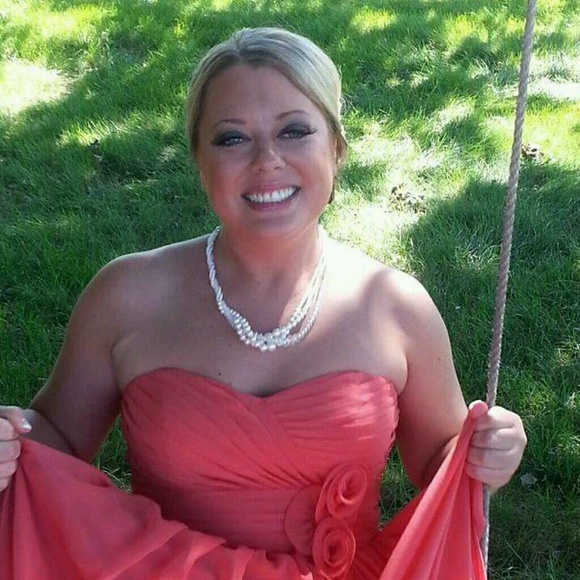 Profile Picture of Stephanie Forrest (@stephf85) on Poshmark
