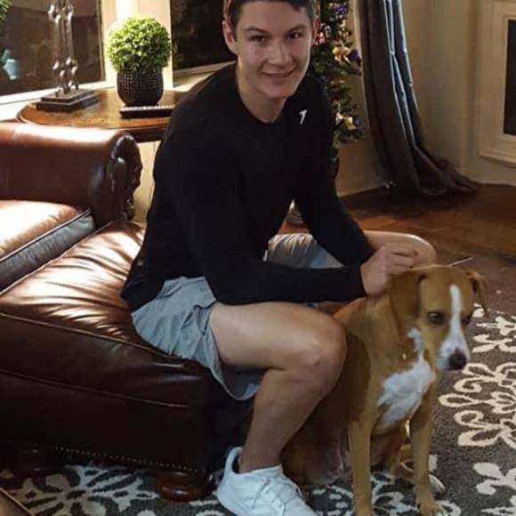 Profile Picture of Kyle Holden (@kyleholden244) on Poshmark