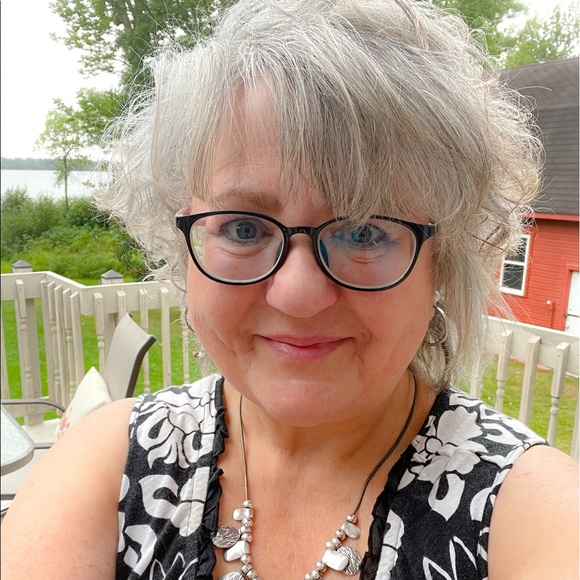 Profile Picture of D. Hinkemeyer (@darlasown) on Poshmark