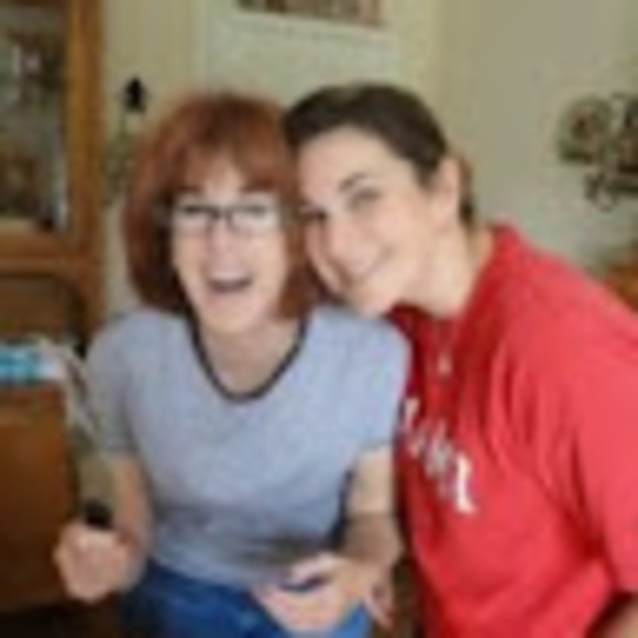 Profile Picture of Lisa Abbott (@lisa0279) on Poshmark