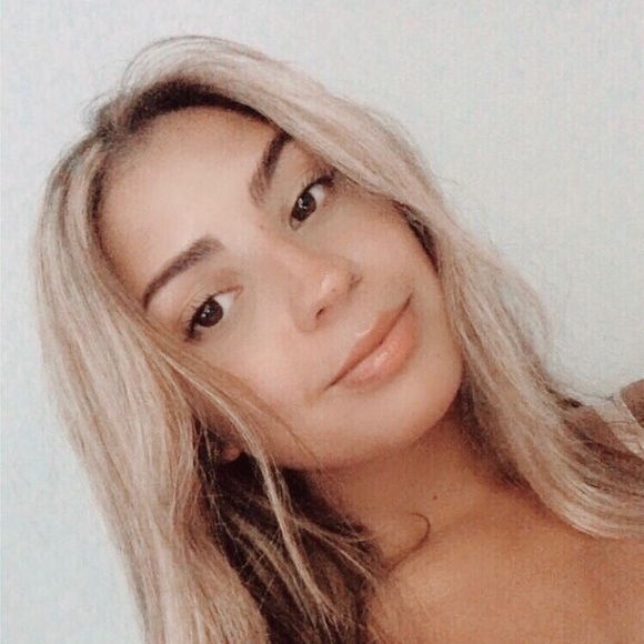 Profile Picture of Edyn Dischler (@edyndischler) on Poshmark