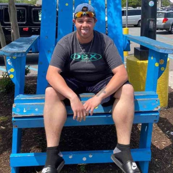 Twik Creely - Poshmark Profile Picture of Twik Creely (@robbyraypenguin) on Poshmark