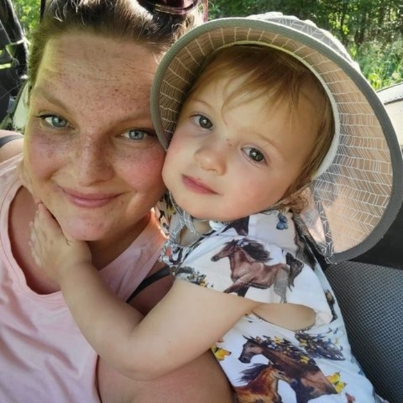 Profile Picture of Kate Swiniarski (@kateswiniarski) on Poshmark