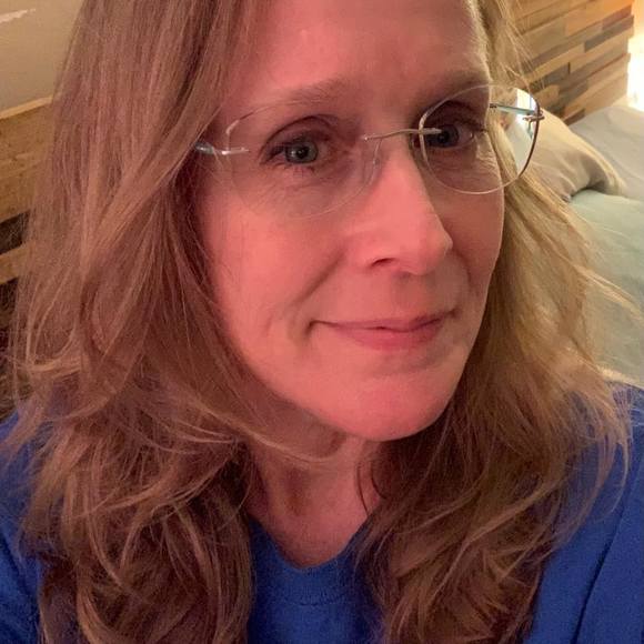 Profile Picture of Connie Thiemonge (@cet36117) on Poshmark