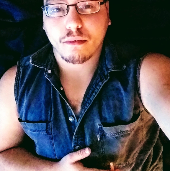 Profile Picture of Steven Brookman (@steven0dd) on Poshmark