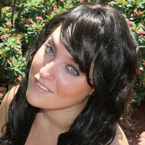 Profile Picture of Danielle Marinaro (@tinkerbell464) on Poshmark