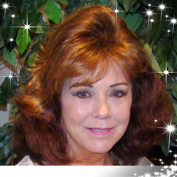 Profile Picture of Cindy Fore (@cindy4berry) on Poshmark