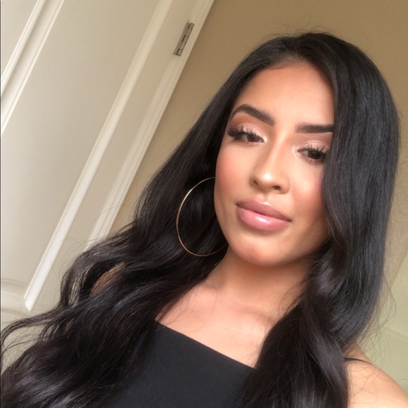 Profile Picture of Amy Alonzo (@suhweetamy) on Poshmark