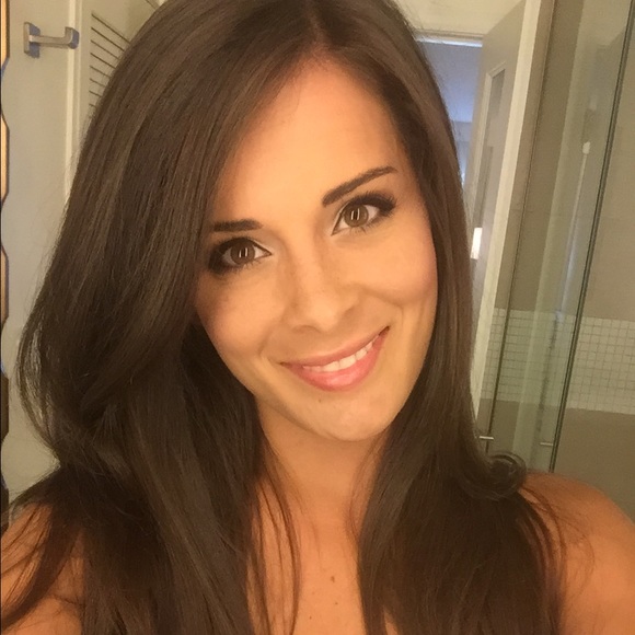 Profile Picture of Miranda Weber (@mirandaweber) on Poshmark