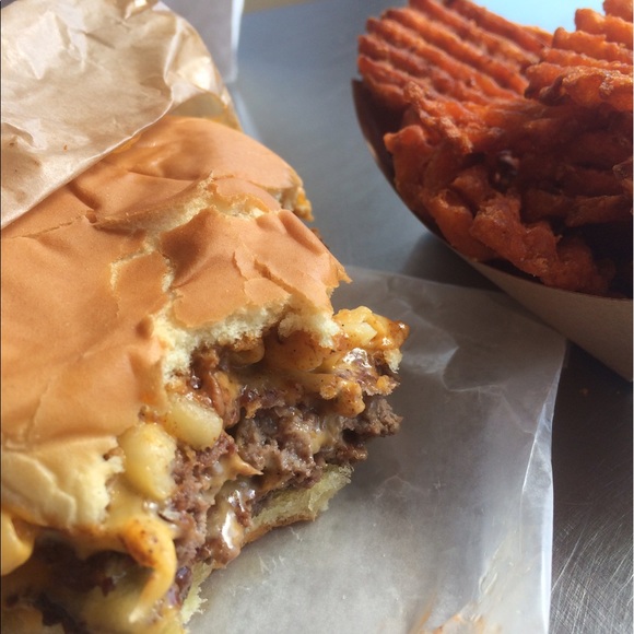 Profile Picture of Avery Cornnell (@cornnella) on Poshmark