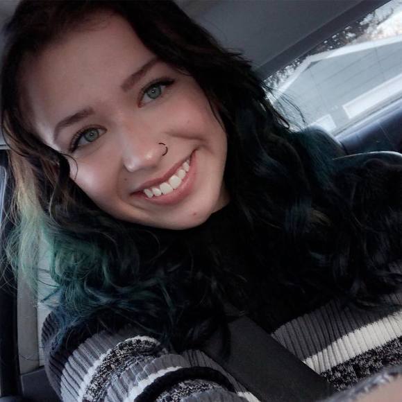 Profile Picture of Bria Forseth (@briaforseth) on Poshmark