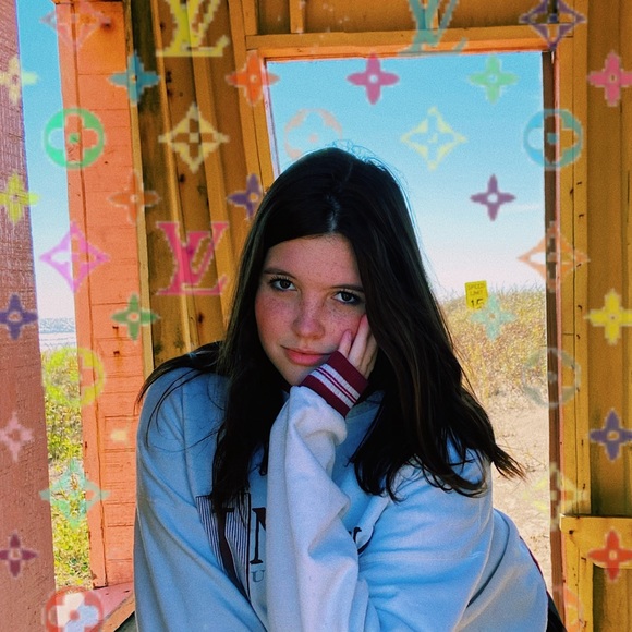 Profile Picture of Caroline Pauloski (@cpauloski) on Poshmark