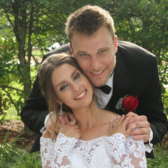 Profile Picture of Marianne Aroca (@mariiaroca) on Poshmark