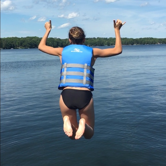 Profile Picture of Carly Uselmann (@cuselmann) on Poshmark