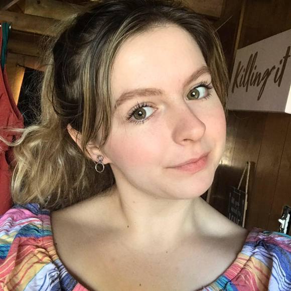 Profile Picture of Taylor Pullen (@taypullen) on Poshmark